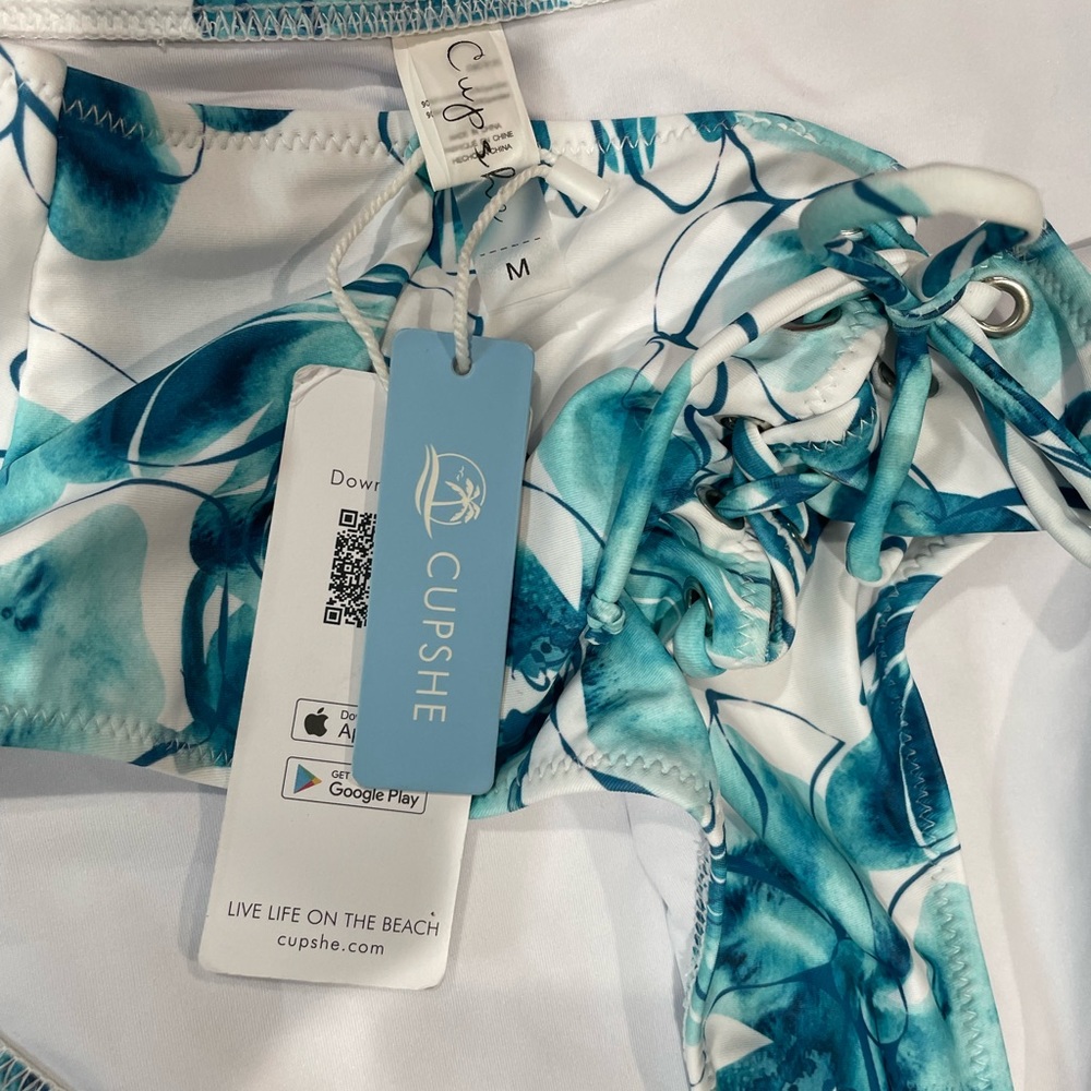Cupshe bathing suit bottom. High waist. Size M. NWT. Tie detail on front.